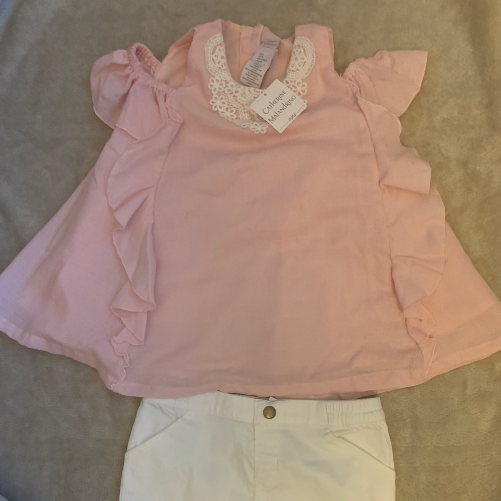 Little girl’s outfit w/free shorts!